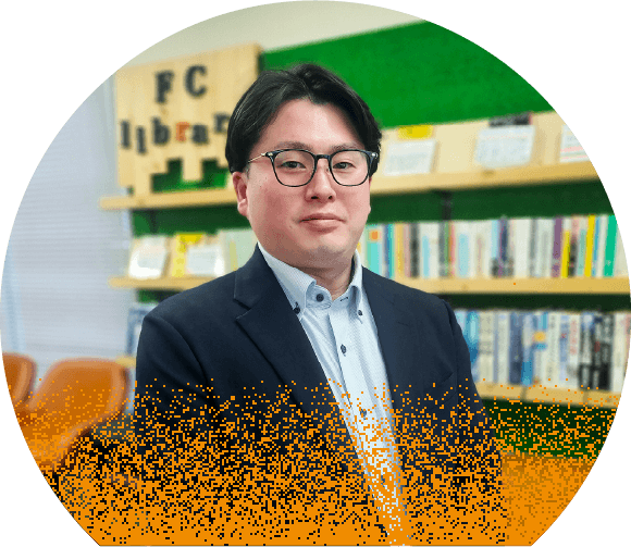 スタッフの顔写真