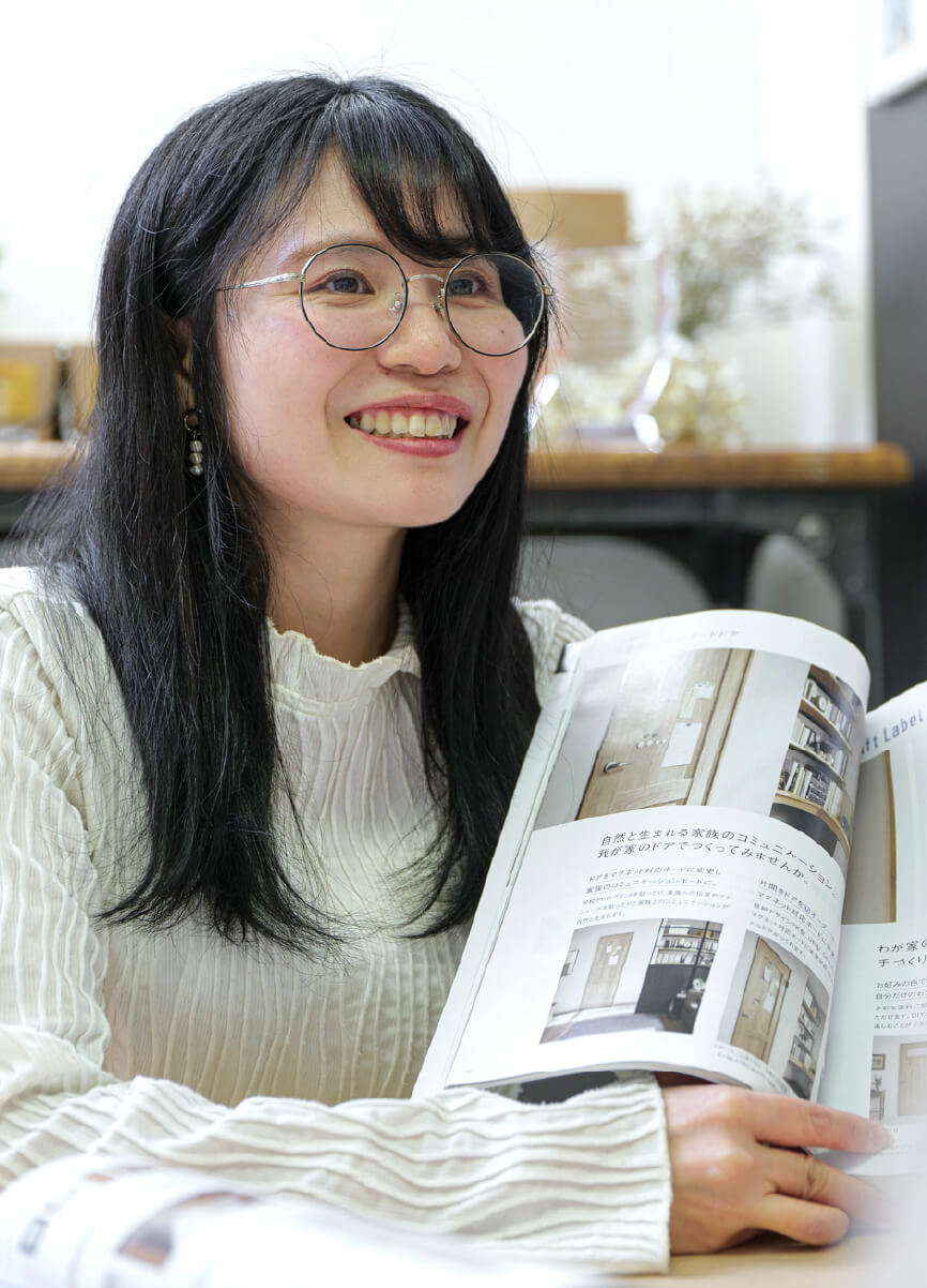 女性職員の写真